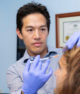 Dr Lee Injects on Forehead of Patient